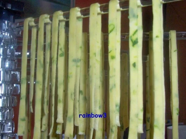 Kochen: Selbstgemachte Bärlauch-Bandnudeln mit Käsesauce - Rezept - Bild Nr. 4