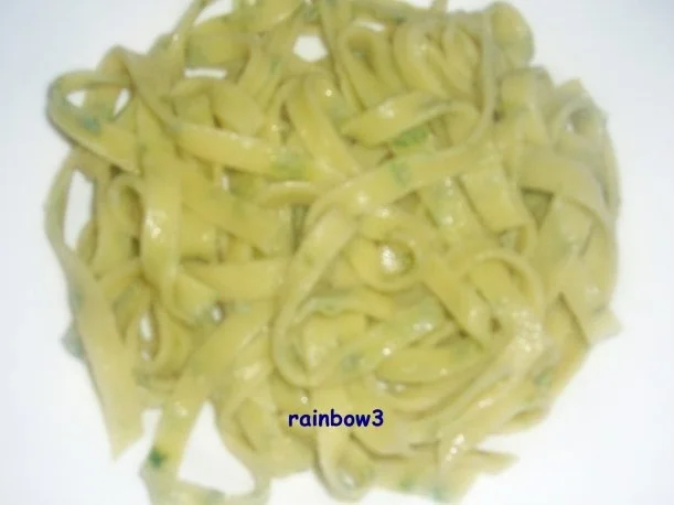 Kochen: Selbstgemachte Bärlauch-Bandnudeln mit Käsesauce - Rezept - Bild Nr. 7