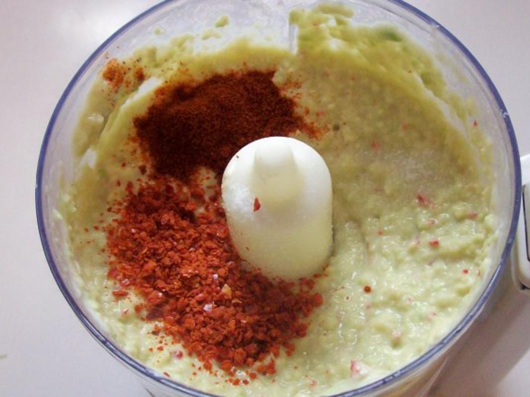 Feuriger Avocado Dip - schnell &amp; einfach - 212 kcal/100g