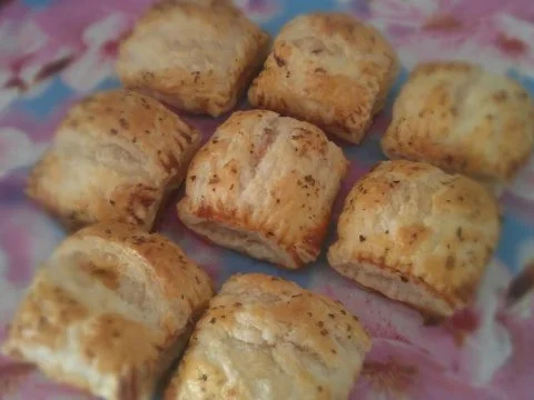 Blätterteigtaschen mit Tomaten- Basilikum Feta gefüllt - Rezept - Bild Nr. 2