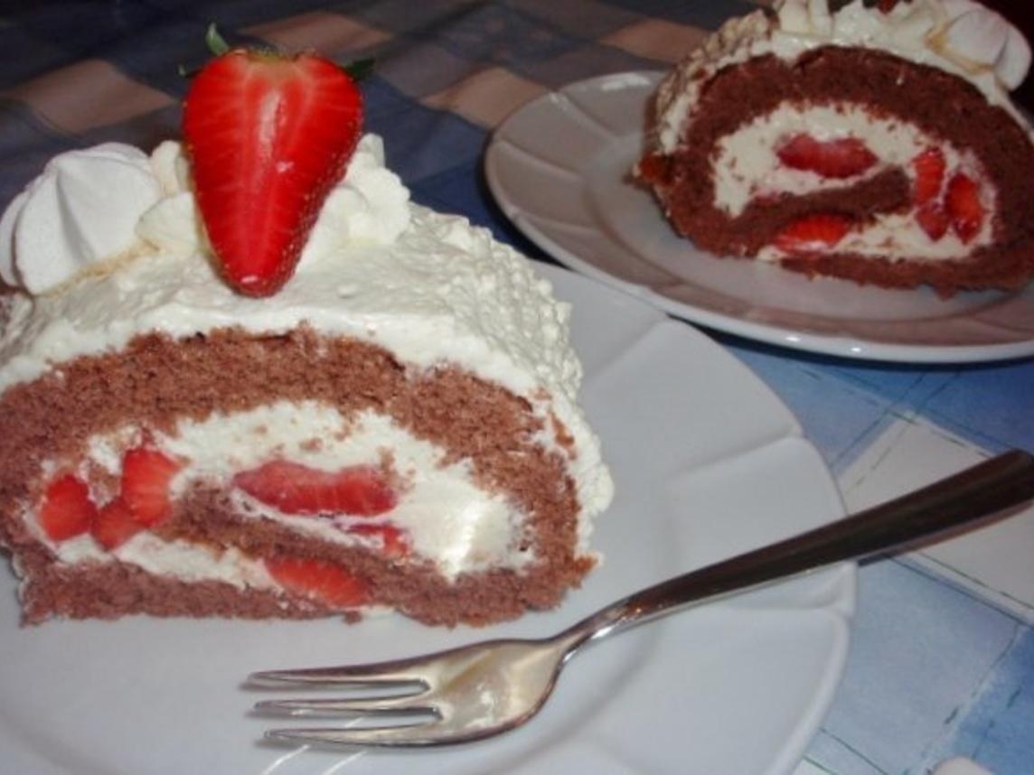 Erdbeer-Sahne-Rolle mit Schokobiskuit - Rezept - kochbar.de