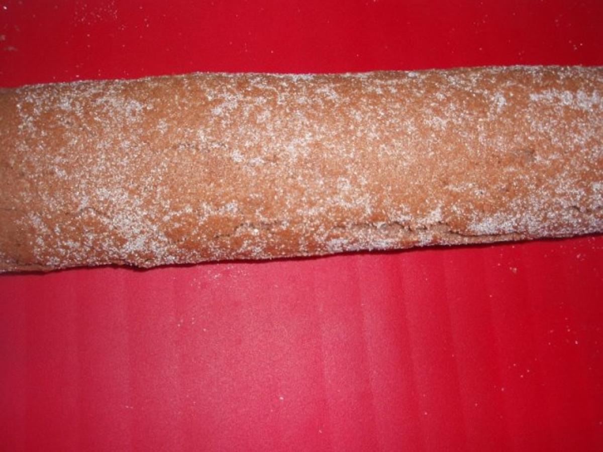 Erdbeer Sahne Rolle mit Schokobiskuit - einfach - von caramaus