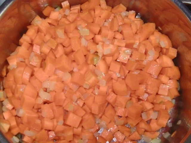 Rezept: Möhren-Bärlauch-Sauce zu Nudeln Bild Nr. 3 Möhren-Bärlauch-Sauce zu Nudeln - Rezept - Bild Nr. 3