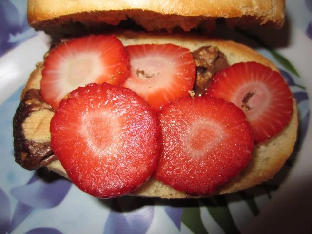 Knusper-Schoko-Erdbeer-Brötchen - Rezept