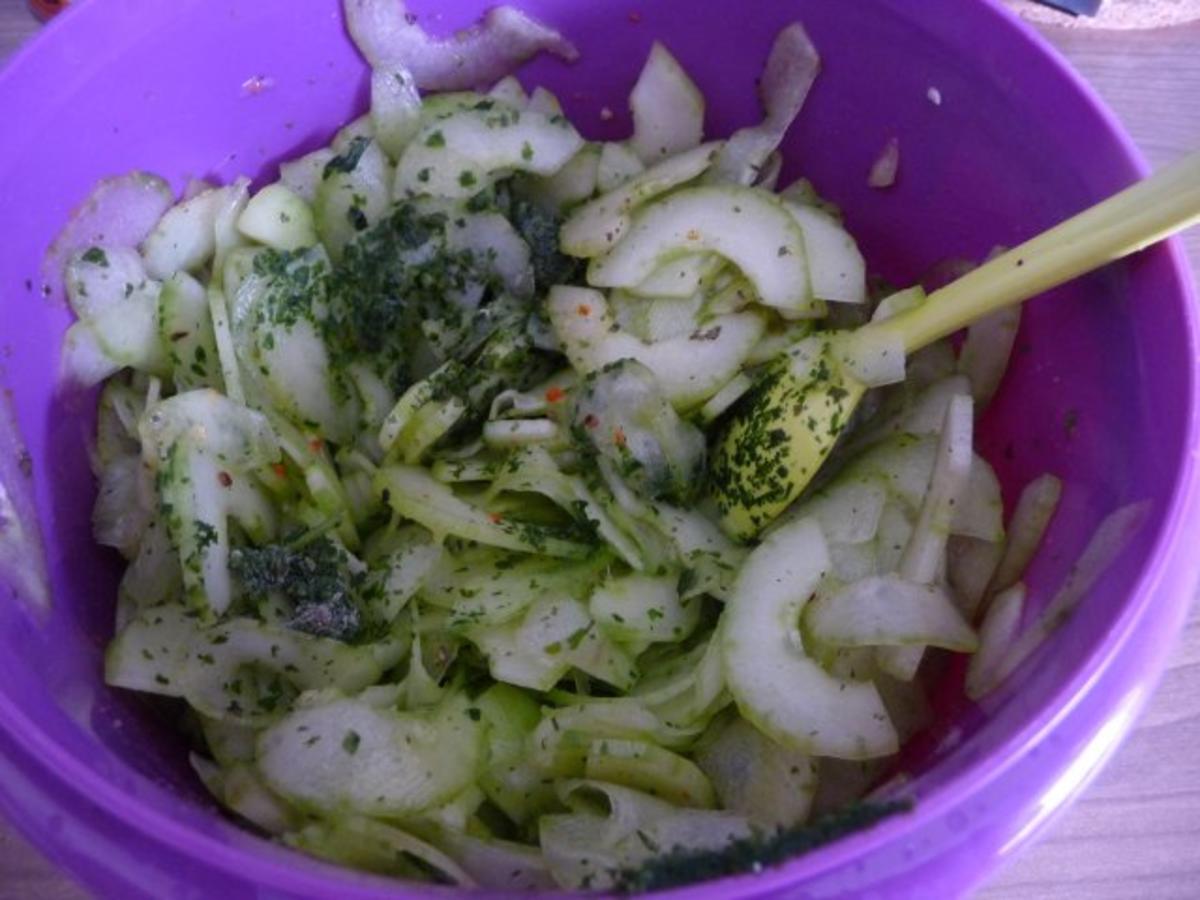 Salat : schneller Gurkensalat - Rezept mit Bild - kochbar.de