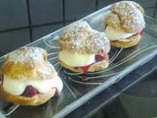 Rezept: Kirsch-Windbeutel mit Vanillesahne Kirsch-Windbeutel mit Vanillesahne - Rezept