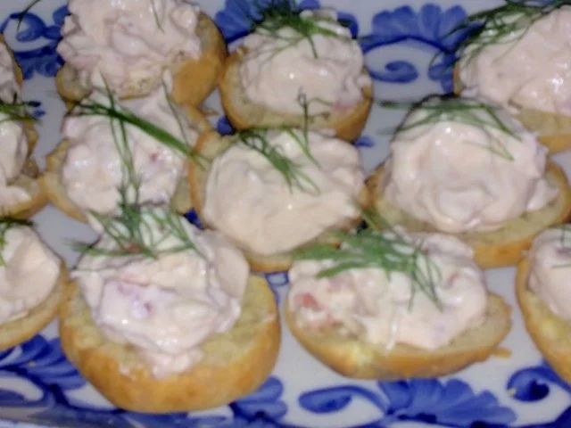 Mini-Windbeutel mit Lachs-Frischkäse-Creme - Rezept