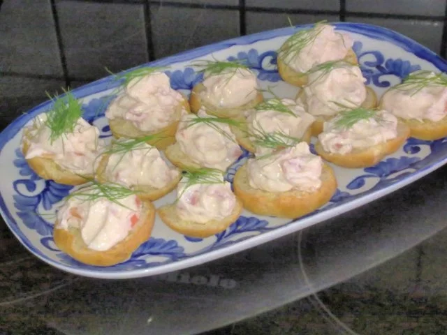 Mini-Windbeutel mit Lachs-Frischkäse-Creme - Rezept - Bild Nr. 2