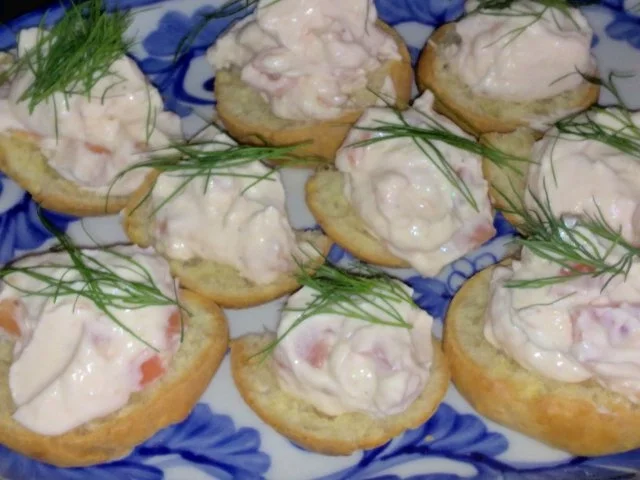 Mini-Windbeutel mit Lachs-Frischkäse-Creme - Rezept - Bild Nr. 3