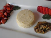 Rhabarberparfait mit Balsamico - Erdbeeren und süßem Pesto - Rezept