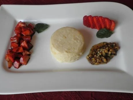 Rezept: Rhabarberparfait mit Balsamico - Erdbeeren und süßem Pesto Bild Nr. 3 Rhabarberparfait mit Balsamico - Erdbeeren und süßem Pesto - Rezept - Bild Nr. 3