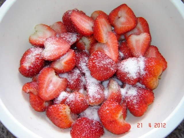 Rezept: Kuchen & Torten : Erdbeerkuchen Bild Nr. 7 Kuchen & Torten : Erdbeerkuchen - Rezept - Bild Nr. 7