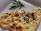 Spargel-Pizza mit getrockneten Tomaten und Ziegenfrischkäse - Rezept