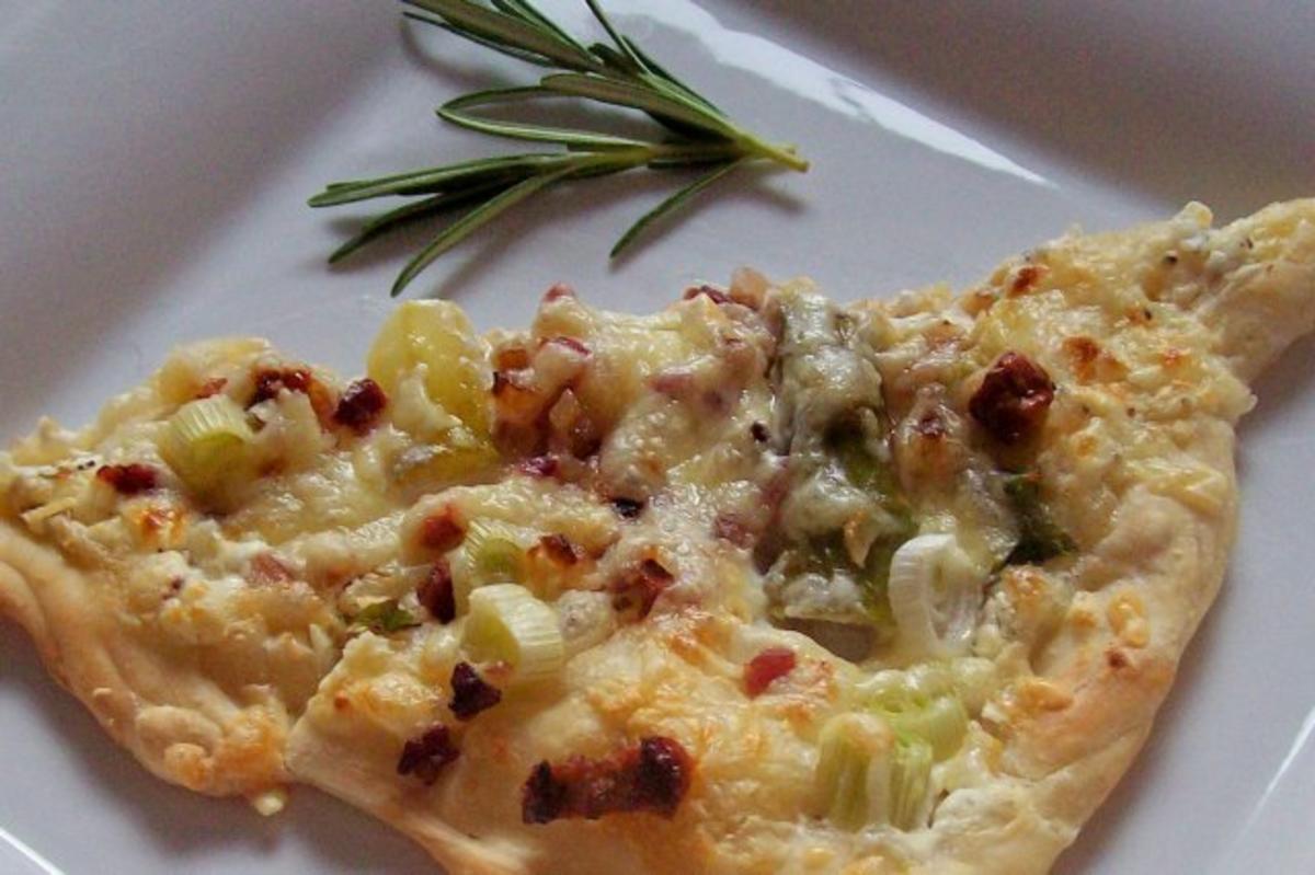 Bilder für Spargel-Pizza mit getrockneten Tomaten und Ziegenfrischkäse - Rezept