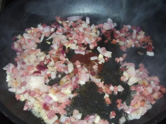 Spargel-Pizza mit getrockneten Tomaten und Ziegenfrischkäse - Rezept - Bild Nr. 3