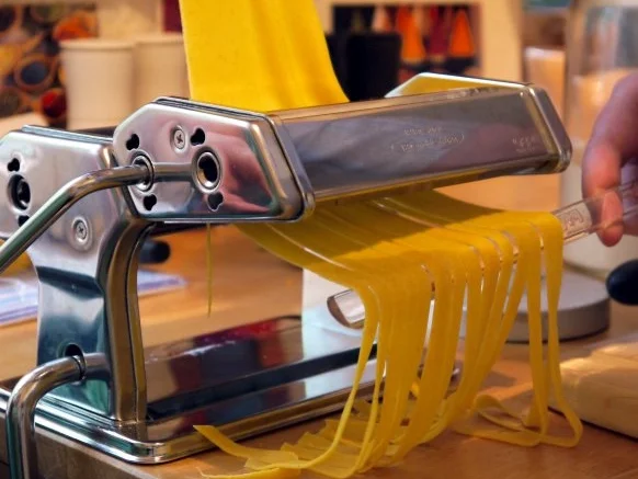 Lachs mit Tagliatelle, Orangen-Thymian-Sauce und grünem Spargel - Rezept - Bild Nr. 8