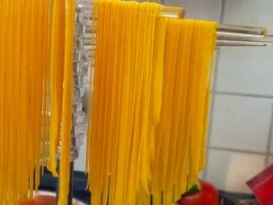 Lachs mit Tagliatelle, Orangen-Thymian-Sauce und grünem Spargel - Rezept - Bild Nr. 9