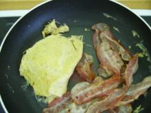 Deftiges Frühstück: Rührei mit Bacon - Rezept