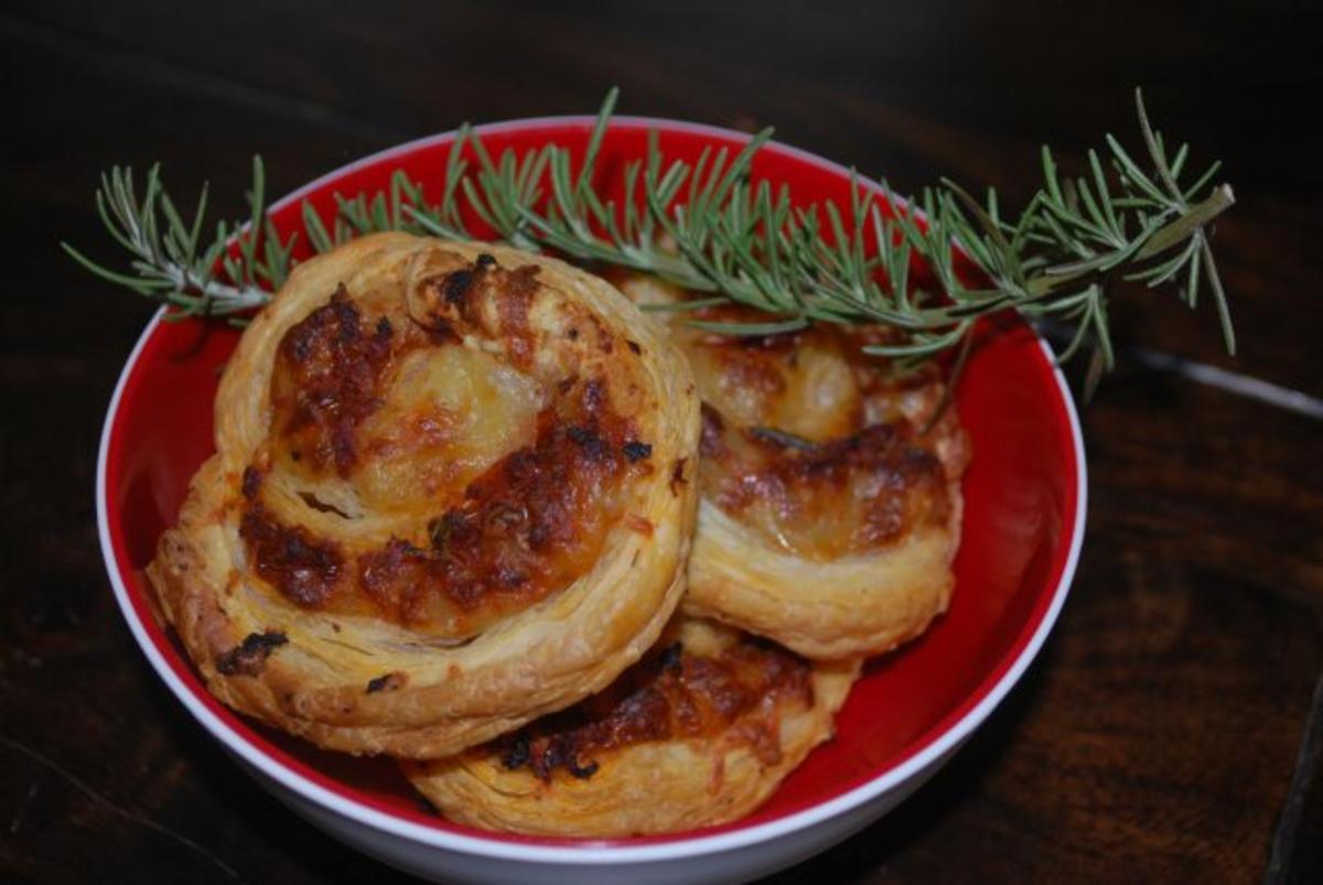 Blätterteig-Tomaten-Schnecken - Rezept - kochbar.de