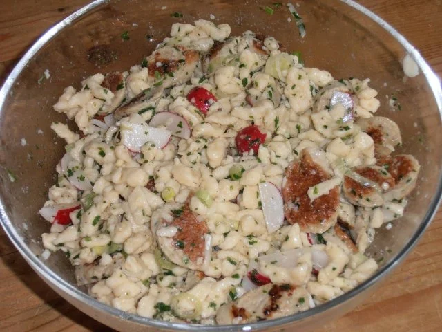 Rezept: Spätzle-Weißwurst-Salat Spätzle-Weißwurst-Salat - Rezept