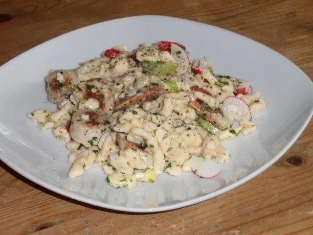 Rezept: Spätzle-Weißwurst-Salat Bild Nr. 2 Spätzle-Weißwurst-Salat - Rezept - Bild Nr. 2