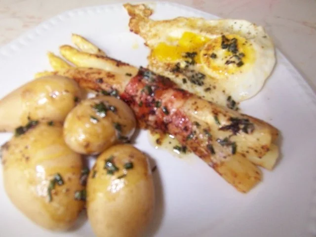 Rezept: Gebratener Spargel mit Bacongürtel Bild Nr. 2 Gebratener Spargel mit Bacongürtel - Rezept - Bild Nr. 2