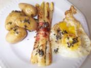 Gebratener Spargel mit Bacongürtel - Rezept