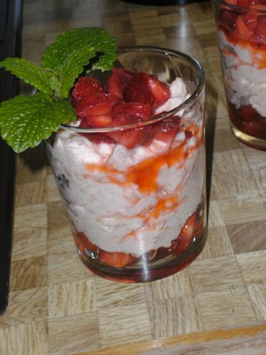 Rhabarbercreme mit marinierten Erdbeeren - Rezept - Bild Nr. 17