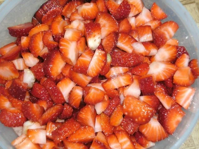 Rhabarbercreme mit marinierten Erdbeeren - Rezept - Bild Nr. 12