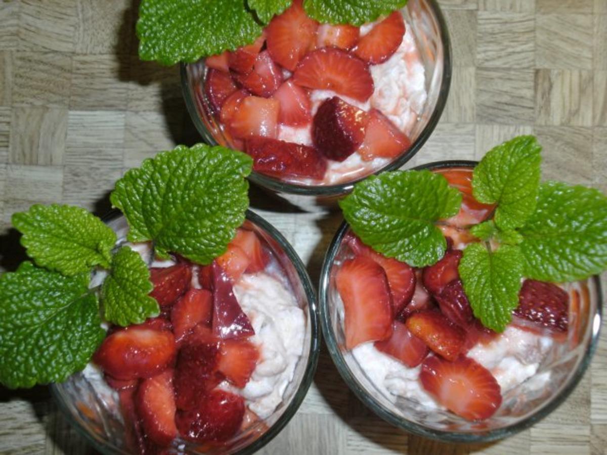 Rhabarbercreme mit marinierten Erdbeeren - Rezept - Bild Nr. 15