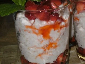 Rhabarbercreme mit marinierten Erdbeeren - Rezept - Bild Nr. 2