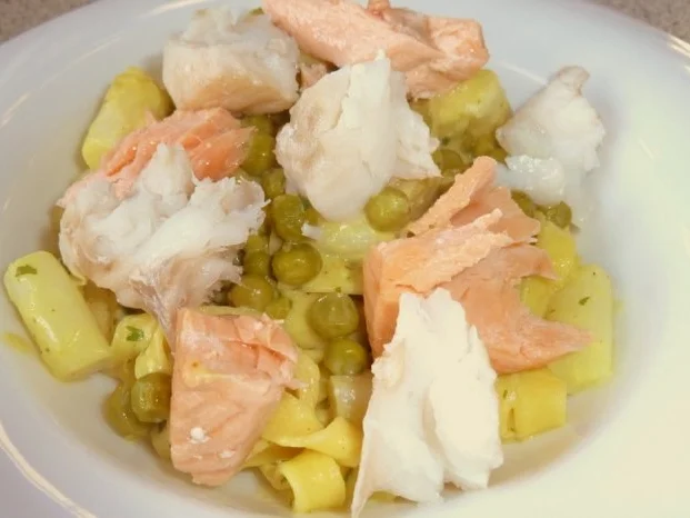 Rezept: Tagliatelle in Zitronen-Curry-Sauce mit Erbsen, Spargel und Fisch Tagliatelle in Zitronen-Curry-Sauce mit Erbsen, Spargel und Fisch - Rezept