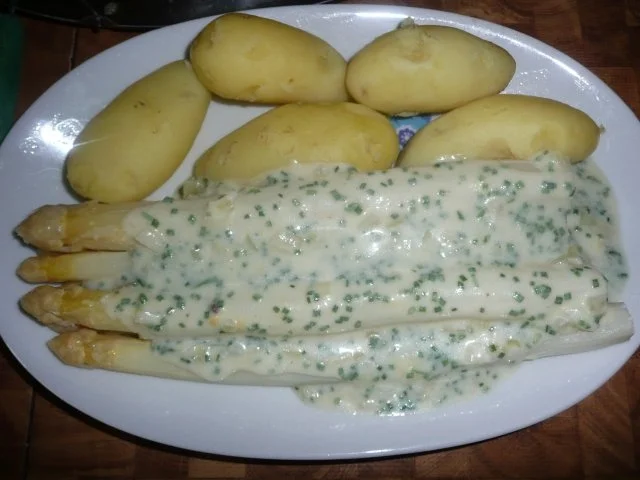 Rezept: Spargel trifft Pellkartoffel und Soße ! Spargel trifft Pellkartoffel und Soße ! - Rezept