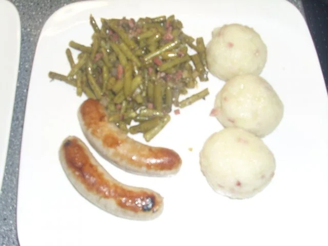 Rezept: Beilagen: Schnelle Speckklöße Bild Nr. 5 Beilagen: Schnelle Speckklöße - Rezept - Bild Nr. 5