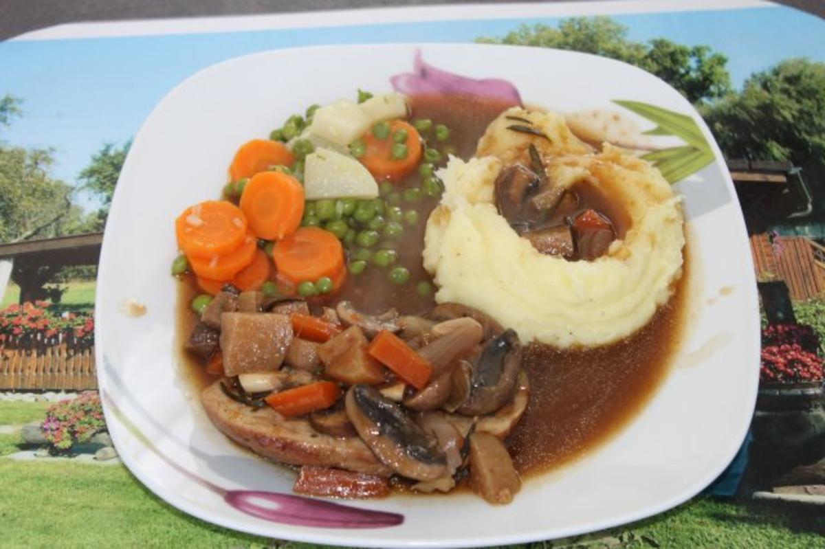 Bilder für Gemüseteller mit Schweinshuft und Kartoffelstock - Rezept