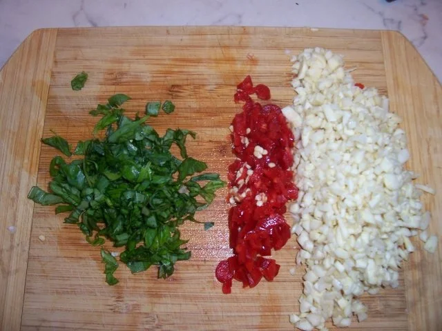 Knoblauch- Chili-Basilikum Würzmischung oder "Mein Mann isst es auch so zum Baguette" - Rezept - Bild Nr. 3