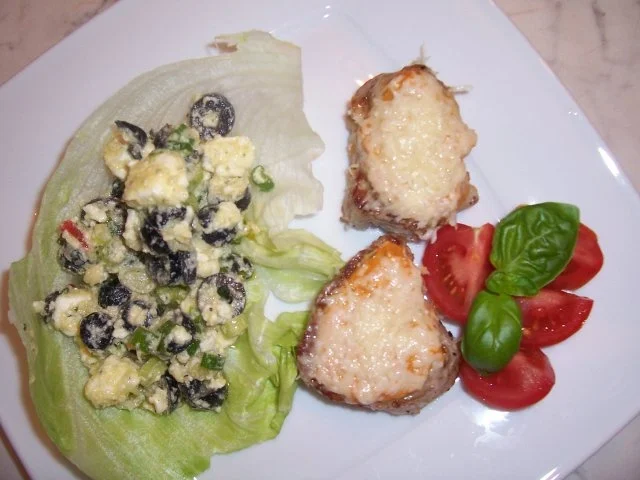 Rezept: Schweinefilet überbacken mit Dijon Senf und Parmesan, dazu Oliven-Schafskäsesalat Bild Nr. 8 Schweinefilet überbacken mit Dijon Senf und Parmesan, dazu Oliven-Schafskäsesalat - Rezept - Bild Nr. 8