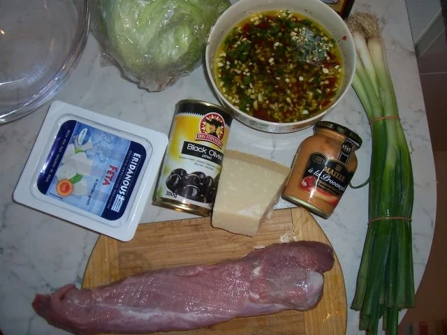 Rezept: Schweinefilet überbacken mit Dijon Senf und Parmesan, dazu Oliven-Schafskäsesalat Bild Nr. 2 Schweinefilet überbacken mit Dijon Senf und Parmesan, dazu Oliven-Schafskäsesalat - Rezept - Bild Nr. 2