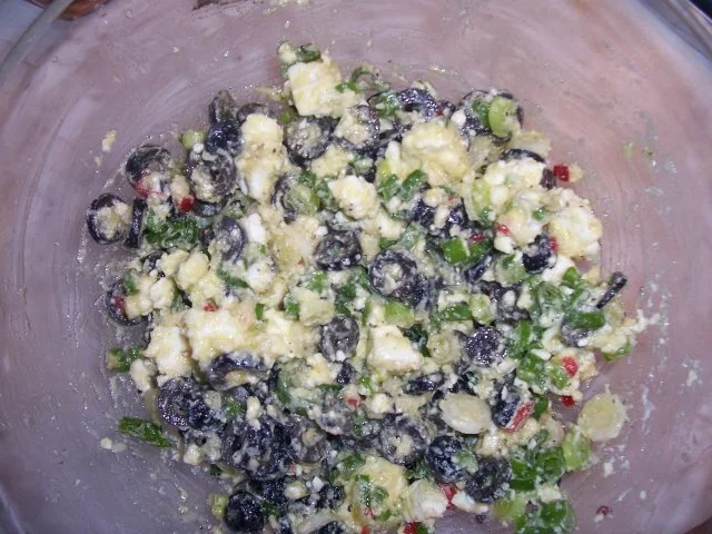 Rezept: Schweinefilet überbacken mit Dijon Senf und Parmesan, dazu Oliven-Schafskäsesalat Bild Nr. 5 Schweinefilet überbacken mit Dijon Senf und Parmesan, dazu Oliven-Schafskäsesalat - Rezept - Bild Nr. 5