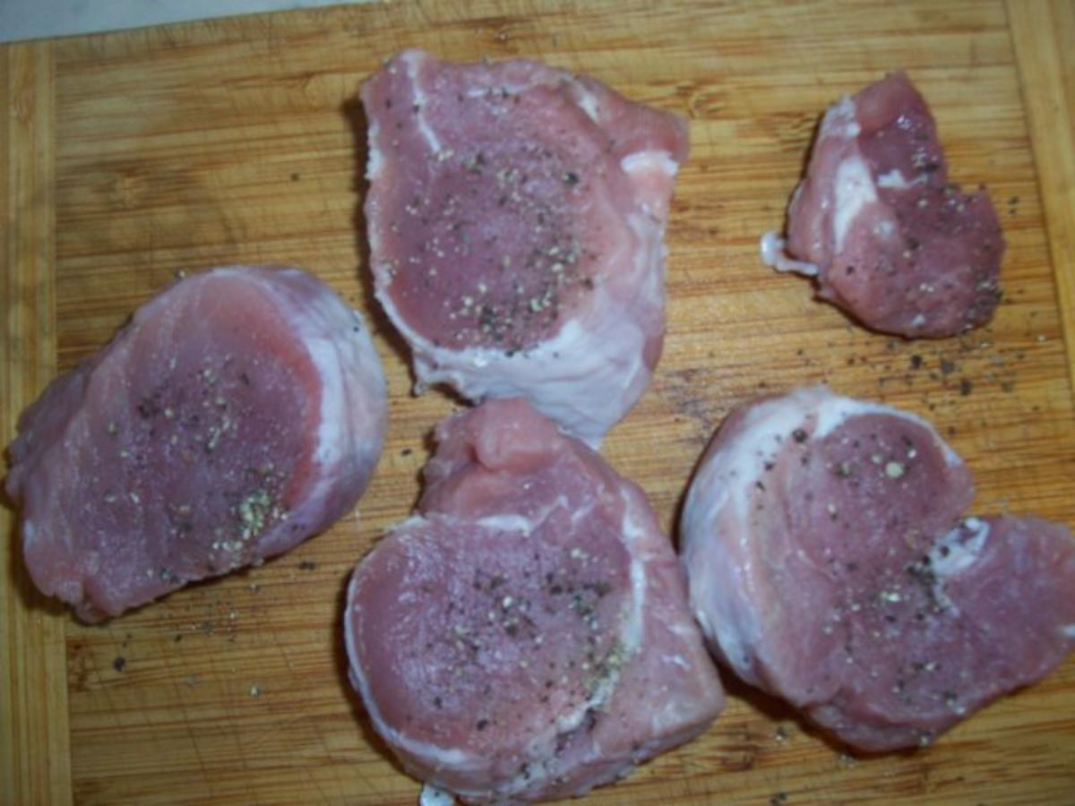 Schweinefilet überbacken mit Dijon Senf und Parmesan, dazu Oliven-Schafskäsesalat - Rezept - Bild Nr. 6