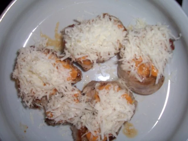 Rezept: Schweinefilet überbacken mit Dijon Senf und Parmesan, dazu Oliven-Schafskäsesalat Bild Nr. 7 Schweinefilet überbacken mit Dijon Senf und Parmesan, dazu Oliven-Schafskäsesalat - Rezept - Bild Nr. 7