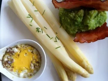 Spargel mit Erbsen-Kartoffel-Pürre - Rezept - Bild Nr. 2