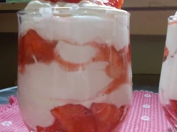 ERDBEEREN auf WOLKENCREME - Rezept - Bild Nr. 4