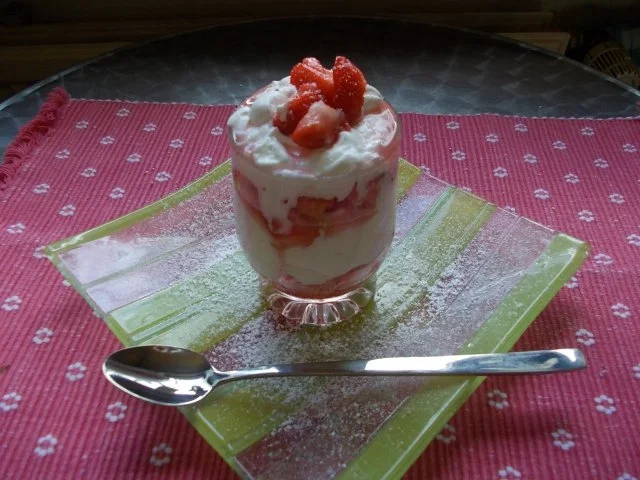 ERDBEEREN auf WOLKENCREME - Rezept - Bild Nr. 6