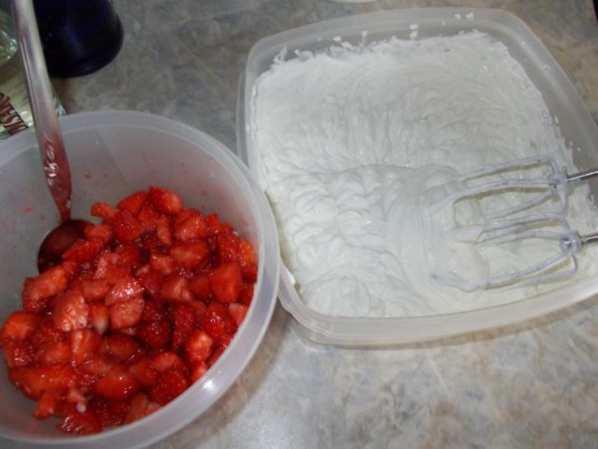 ERDBEEREN auf WOLKENCREME - Rezept - Bild Nr. 2