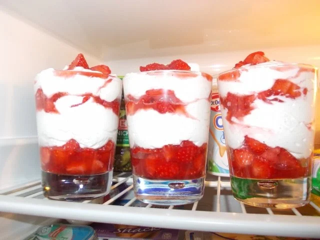 ERDBEEREN auf WOLKENCREME - Rezept - Bild Nr. 3