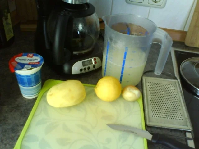 Rezept: Zitronig frische Spargelcremesuppe Bild Nr. 2 Zitronig frische Spargelcremesuppe - Rezept - Bild Nr. 2