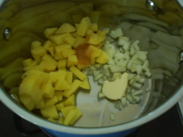 Rezept: Zitronig frische Spargelcremesuppe Bild Nr. 3 Zitronig frische Spargelcremesuppe - Rezept - Bild Nr. 3