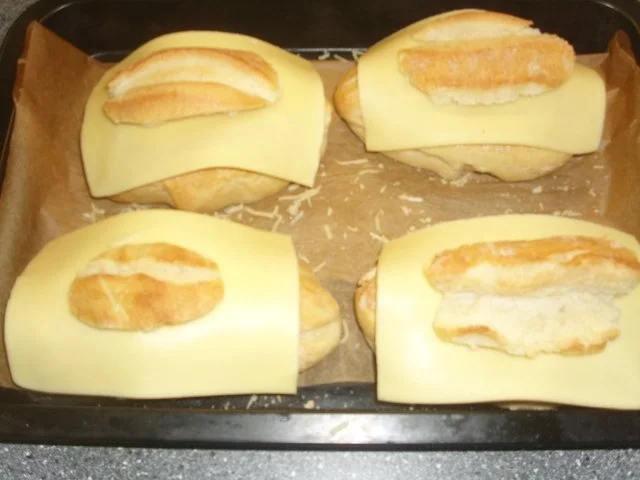 Paprika-Thunfisch-Paste im Brötchen überbacken - Rezept - Bild Nr. 6