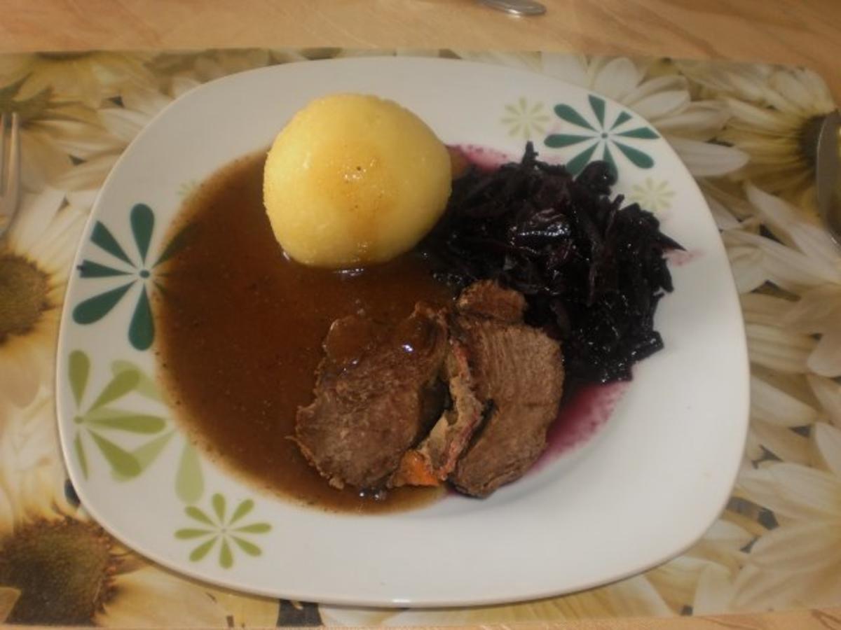 Gefüllter Rinderbraten mit Holunderrotkohl - Rezept